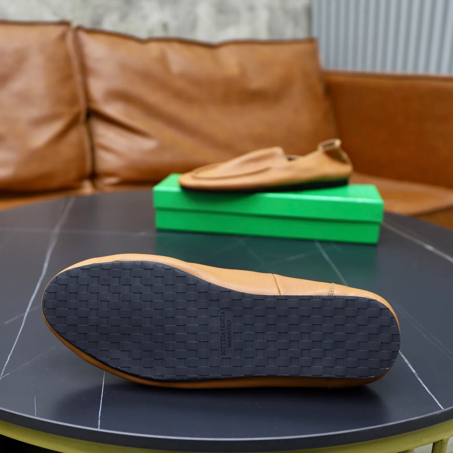 Ex-factory price: 462💰Calf lining【Bottega Veneta】BV classic men's wallet shoes. It is super convenient to carry when traveling. 👍It is made of imported soft calfskin, which is comfortable on the feet and has a luxurious cowhide lining inside. Original original rubber wear-resistant outsole. Matching code: 39-45